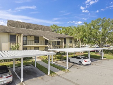 MOTIVATED SELLER! Great 55+ Community! Great amenities: on Vista Plantation Golf Club in Florida - for sale on GolfHomes.com, golf home, golf lot