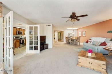 Fully Furnished single level townhouse with 2 car garage, 2/2 on Cottonwood Country Club in Arizona - for sale on GolfHomes.com, golf home, golf lot