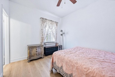 Immaculate and cozy 3 bedroom & 3 Full Bathroom, 1423 sqft on Emerald Dunes Golf Club in Florida - for sale on GolfHomes.com, golf home, golf lot