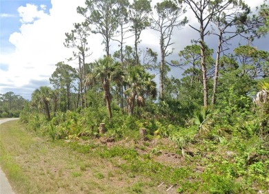 Great property for sale in Port Charlotte, that is conveniently on Sabal Trace Golf and Country Club in Florida - for sale on GolfHomes.com, golf home, golf lot