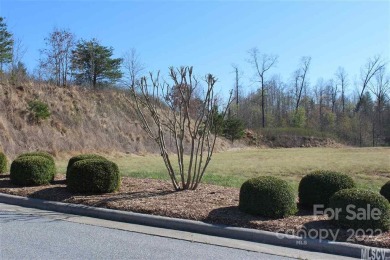 Huntington Woods is the best of both worlds. Fantastic mountain on Lenoir Golf Club in North Carolina - for sale on GolfHomes.com, golf home, golf lot