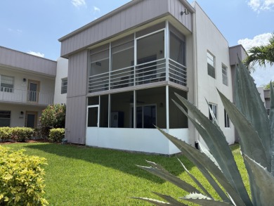 WOW! REMODELED, CORNER, 2 BEDROOM, 2 BATH STYLISHLY FURNISHED on Kings Point Golf -Flanders Way in Florida - for sale on GolfHomes.com, golf home, golf lot
