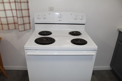 Charming turn-of-the-century farmhouse located on S. Range on Madison Country Club in Florida - for sale on GolfHomes.com, golf home, golf lot