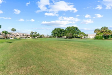 Welcome to the beautiful condominium community of Waterbend on Jonathans Landing Golf Club in Florida - for sale on GolfHomes.com, golf home, golf lot