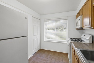 TERRIFFIC 2 BEDROOM 2 BATH FIRST FLOOR CORNER UNIT WITH PRIVATE on Twin Lakes Golf Course in Illinois - for sale on GolfHomes.com, golf home, golf lot