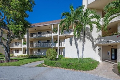 Welcome to this beautiful neutral  spacious 2-bedroom on Royal Palm Golf Club in Florida - for sale on GolfHomes.com, golf home, golf lot