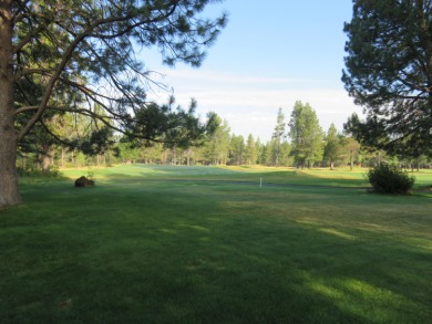 Perfect Sunriver retreat!  This beautifully updated Mountain on Sunriver Woodlands Golf Course in Oregon - for sale on GolfHomes.com, golf home, golf lot