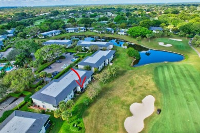 This beautifully renovated 2-bedroom, 2-bathroom main-level on Hunters Run Golf and Country Club in Florida - for sale on GolfHomes.com, golf home, golf lot