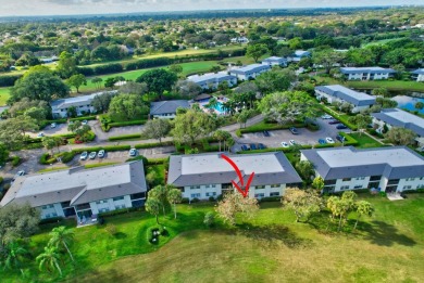 This beautifully renovated 2-bedroom, 2-bathroom main-level on Hunters Run Golf and Country Club in Florida - for sale on GolfHomes.com, golf home, golf lot