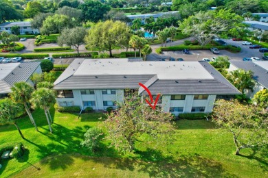 This beautifully renovated 2-bedroom, 2-bathroom main-level on Hunters Run Golf and Country Club in Florida - for sale on GolfHomes.com, golf home, golf lot