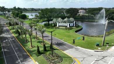 This beautifully renovated 2-bedroom, 2-bathroom main-level on Hunters Run Golf and Country Club in Florida - for sale on GolfHomes.com, golf home, golf lot
