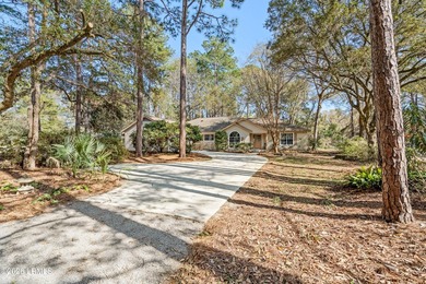 Welcome to 10 Moultrie Court on Lady's Island, located in the on  in South Carolina - for sale on GolfHomes.com, golf home, golf lot