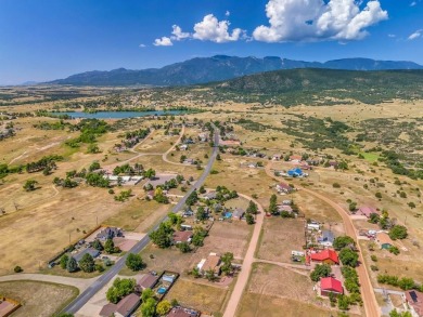 Don't miss out on this well-maintained home located in beautiful on Hollydot Golf Course in Colorado - for sale on GolfHomes.com, golf home, golf lot