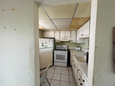 One Bedroom, One bathroom probate listing. Priced to sell on Lauderhill Golf Course in Florida - for sale on GolfHomes.com, golf home, golf lot