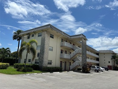 One Bedroom, One bathroom probate listing. Priced to sell on Lauderhill Golf Course in Florida - for sale on GolfHomes.com, golf home, golf lot