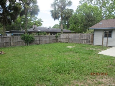 GREAT 4/2  HOME CLOSE TO TOWN IN CRYSTAL RIVER! TAKE A LOOK AT on Plantation Inn and Golf Resort  in Florida - for sale on GolfHomes.com, golf home, golf lot