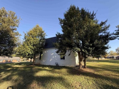 Welcome to 1910 Lakeshore Drive, located in the beautiful and on Lakeshore Country Club in Kentucky - for sale on GolfHomes.com, golf home, golf lot