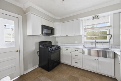 **Appraised at $194,000!** Cute, corner-lot cottage in Menlo on Capital City Country Club in Florida - for sale on GolfHomes.com, golf home, golf lot