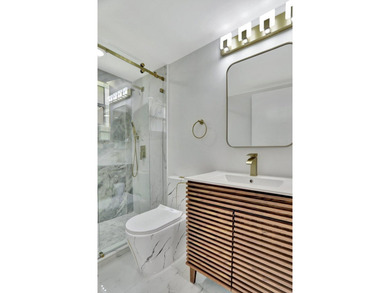 Beautifully updated GROUND FLOOR 2BD/2BA Kings Point condo on Kings Point Golf -Flanders Way in Florida - for sale on GolfHomes.com, golf home, golf lot