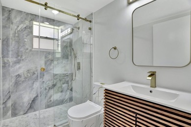 Beautifully updated GROUND FLOOR 2BD/2BA Kings Point condo on Kings Point Golf -Flanders Way in Florida - for sale on GolfHomes.com, golf home, golf lot