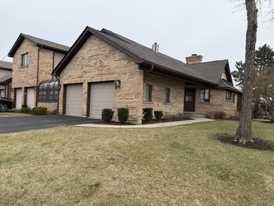 Huge 2 bedroom (with possibilities of making it a 4 bedroom) all on Poplar Creek Country Club in Illinois - for sale on GolfHomes.com, golf home, golf lot