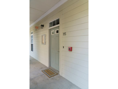 Waterfront on Lake Marion; a spacious, single level, 2BR/2BA on Santee-Cooper Country Club in South Carolina - for sale on GolfHomes.com, golf home, golf lot