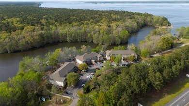 Waterfront on Lake Marion; a spacious, single level, 2BR/2BA on Santee-Cooper Country Club in South Carolina - for sale on GolfHomes.com, golf home, golf lot