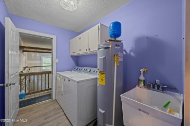 Welcome to this charming 3-bedroom, 2-bathroom home offering 1 on Harbour Point Golf Club in North Carolina - for sale on GolfHomes.com, golf home, golf lot