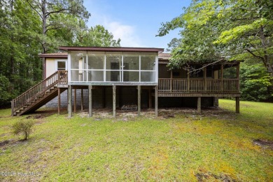 Welcome to this charming 3-bedroom, 2-bathroom home offering 1 on Harbour Point Golf Club in North Carolina - for sale on GolfHomes.com, golf home, golf lot