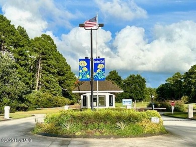Welcome to this charming 3-bedroom, 2-bathroom home offering 1 on Harbour Point Golf Club in North Carolina - for sale on GolfHomes.com, golf home, golf lot