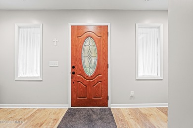 Beautifully updated 3 BR, 2.5 BA home in Dolphin Head area of on Dolphin Head Golf Club in South Carolina - for sale on GolfHomes.com, golf home, golf lot