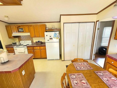 Well-Maintained, Furnished 2-Bed/2-Bath Home is just minutes to on Arrowhead Country Club in South Carolina - for sale on GolfHomes.com, golf home, golf lot