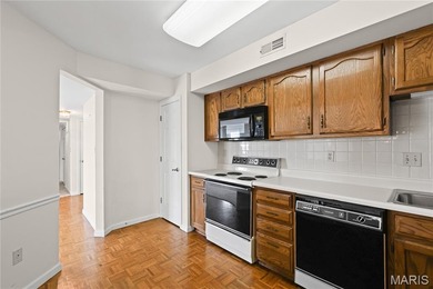 Welcome to our newest condo listing located in the heart of on Creve Coeur Golf Course in Missouri - for sale on GolfHomes.com, golf home, golf lot