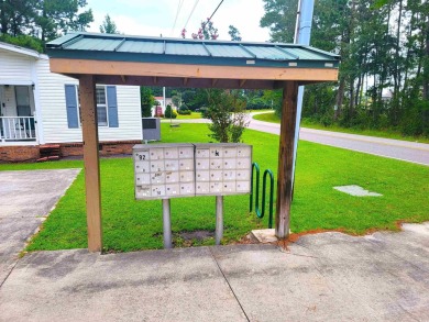 Well-Maintained, Furnished 2-Bed/2-Bath Home is just minutes to on Arrowhead Country Club in South Carolina - for sale on GolfHomes.com, golf home, golf lot