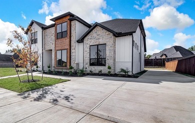 Experience modern luxury living in this stunning 3,386 sq ft new on Southern Oaks Golf Club in Texas - for sale on GolfHomes.com, golf home, golf lot