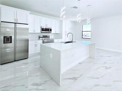BRAND NEW SAMSUNG STAINLESS STEEL APPLIANCE package. 3 BED+DEN on River Hall Country Club in Florida - for sale on GolfHomes.com, golf home, golf lot