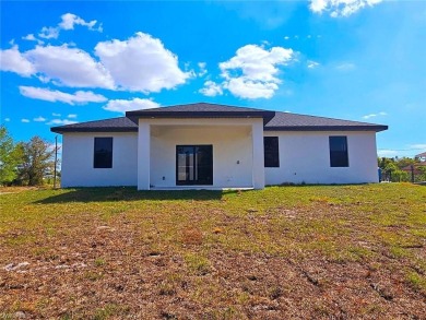 BRAND NEW SAMSUNG STAINLESS STEEL APPLIANCE package. 3 BED+DEN on River Hall Country Club in Florida - for sale on GolfHomes.com, golf home, golf lot