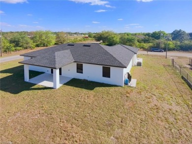 BRAND NEW SAMSUNG STAINLESS STEEL APPLIANCE package. 3 BED+DEN on River Hall Country Club in Florida - for sale on GolfHomes.com, golf home, golf lot