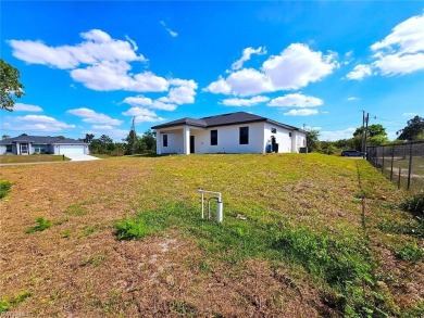 BRAND NEW SAMSUNG STAINLESS STEEL APPLIANCE package. 3 BED+DEN on River Hall Country Club in Florida - for sale on GolfHomes.com, golf home, golf lot