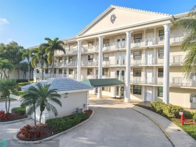 Spacious unit overlooking Golf Course. Open floor plan with on The Country Club At Boca Raton in Florida - for sale on GolfHomes.com, golf home, golf lot