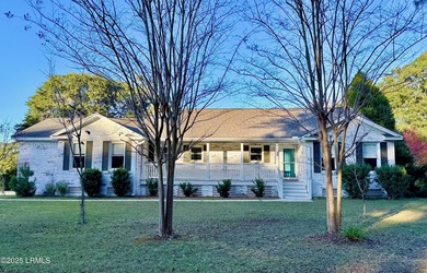Come visit this stunning 3Bd/3Ba property in the Pleasant Point on The Golf Club at Pleasant Point Plantation in South Carolina - for sale on GolfHomes.com, golf home, golf lot