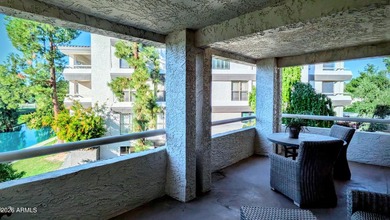 On the ARIZONA BILTMORE LINKS GOLF COURSE a relaxed PEDESTRIAN on Arizona Biltmore Golf and Country Club in Arizona - for sale on GolfHomes.com, golf home, golf lot