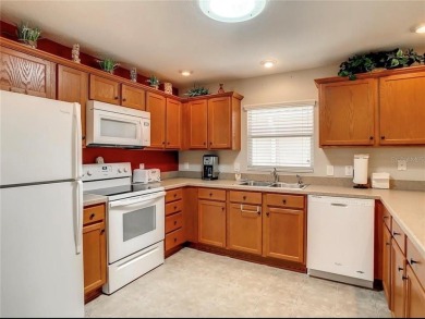 Immaculate 2 bedroom, 2 bath STUCCO BUNGALOW VILLA in Bartow on Pennbrooke Fairways in Florida - for sale on GolfHomes.com, golf home, golf lot