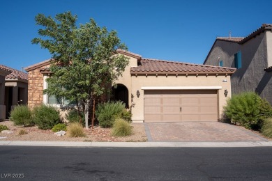 Beautiful single story home in guard-gated Rhodes Ranch golf on Rhodes Ranch Golf Club in Nevada - for sale on GolfHomes.com, golf home, golf lot