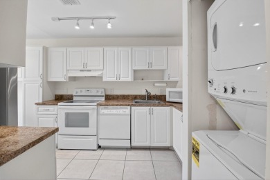 Escape to this delightful 2-bedroom, 2-bath condo. A  perfect on Hunters Run Golf and Country Club in Florida - for sale on GolfHomes.com, golf home, golf lot