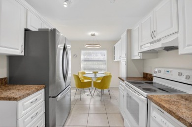 Escape to this delightful 2-bedroom, 2-bath condo. A  perfect on Hunters Run Golf and Country Club in Florida - for sale on GolfHomes.com, golf home, golf lot