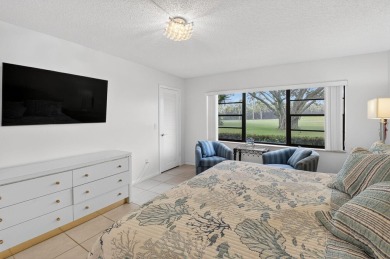 Escape to this delightful 2-bedroom, 2-bath condo. A  perfect on Hunters Run Golf and Country Club in Florida - for sale on GolfHomes.com, golf home, golf lot