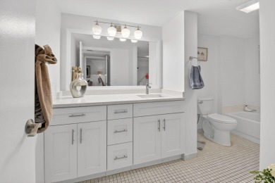 Escape to this delightful 2-bedroom, 2-bath condo. A  perfect on Hunters Run Golf and Country Club in Florida - for sale on GolfHomes.com, golf home, golf lot