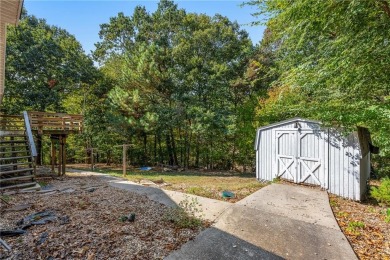 One level home built on .42 acre lot. Trail access less than on Bella Vista Country Club and Golf Course in Arkansas - for sale on GolfHomes.com, golf home, golf lot