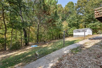 One level home built on .42 acre lot. Trail access less than on Bella Vista Country Club and Golf Course in Arkansas - for sale on GolfHomes.com, golf home, golf lot